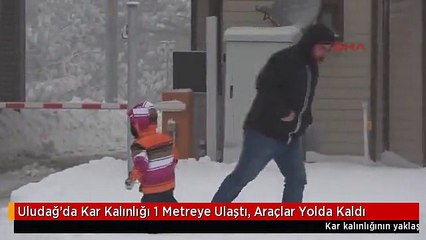 Uludağ'da Kar Kalınlığı 1 Metreye Ulaştı, Araçlar Yolda Kaldı