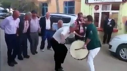 Ritmi iliklerinde hissede dayılar