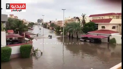 ننشر 8 فيديوهات توضح توقف الحياة بمدينة جدة بسبب الأمطار