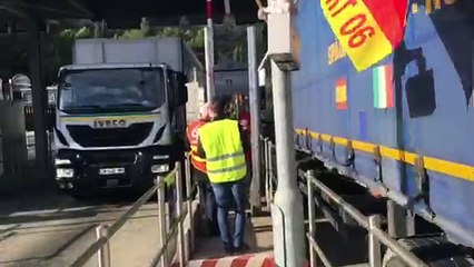 Les routiers en action sur l'A8 au péage de La Turbie