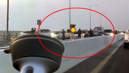 경기 일산대교 차량 14대 연쇄 추돌..."도로가 얼어서" / YTN