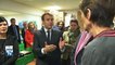 "On accueille trop mal", dit Macron, interpellé par une bénévole des Restos du cœur