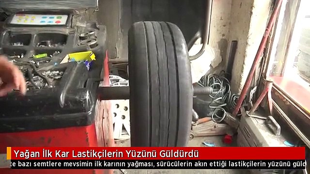 Yağan İlk Kar Lastikçilerin Yüzünü Güldürdü