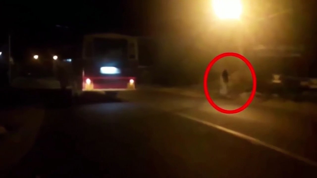 監視カメラに映った本物の 幽霊 映像 Part 53