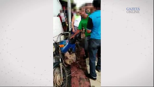 População agride homem no centro de Cachoeiro de Itapemirim