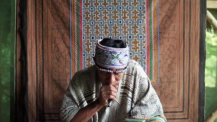 Maestro Diogenes preparing before signing an ikaro