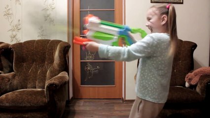 Bad Baby ДОКТОР Лечит Джокера BABY DOCTOR Check Up Freaky Joker Bad Baby БИТВА Nerf