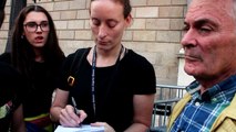 Apasionada polémica entre españolistas y catalanistas en plena plaza de Sant Jaume de Barcelona.