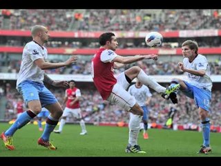 Sol Campbell: "Van Persie will leave Arsenal without summer signings"