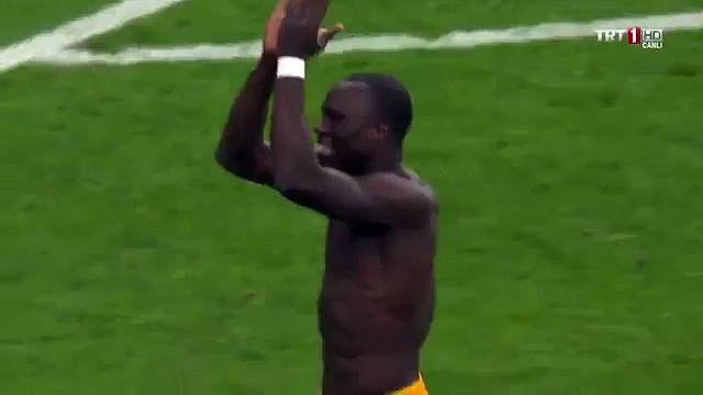[Vídeo] Aboubakar comandou claque do... Besia[Vídeo] Aboubakar 'comandou' claque do... Besiktas - Vídeos - Jornal Record