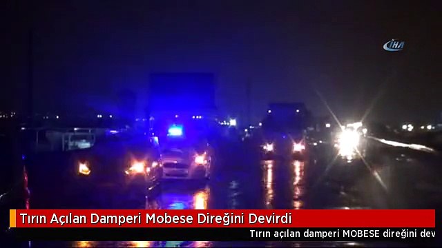 Tırın Açılan Damperi Mobese Direğini Devirdi