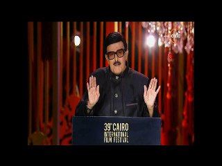 بكاء دلال عبد العزيز