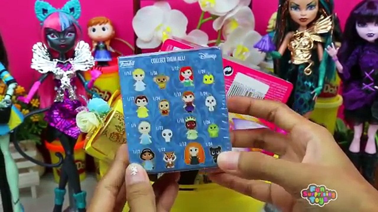 GIANT Monster High Surprise Eggs Play Doh - Catty Noir, Frankie Stein, Vandala Doubloons