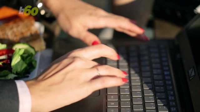 Fewer Americans are Going Out for Lunch and It's Killing Restaurants