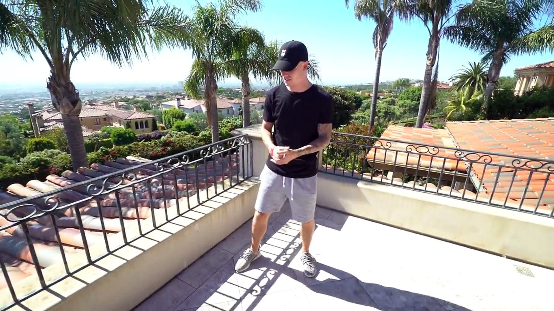 ⁣OUTDOOR GAMING SETUP ON BALCONY! *BEST VIEW EVER*