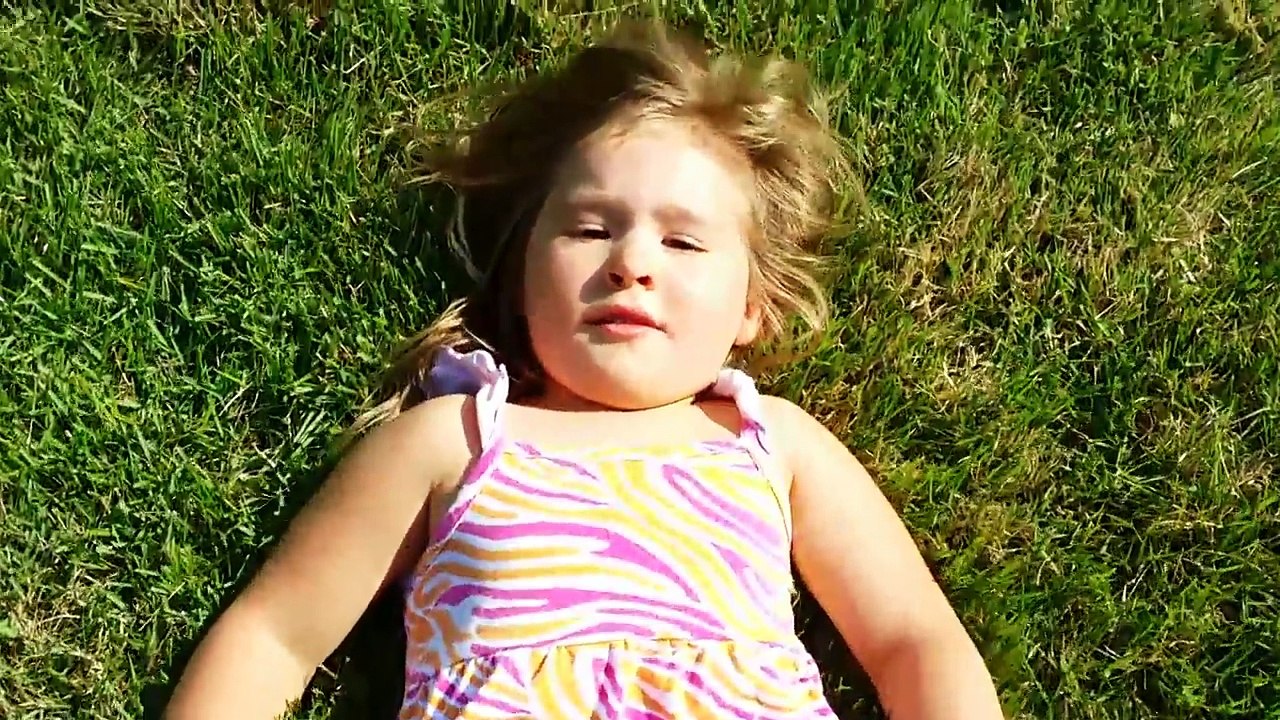 Prank Fail on Girl - Kids Swim in The Pool - Baby Surprised By Spider