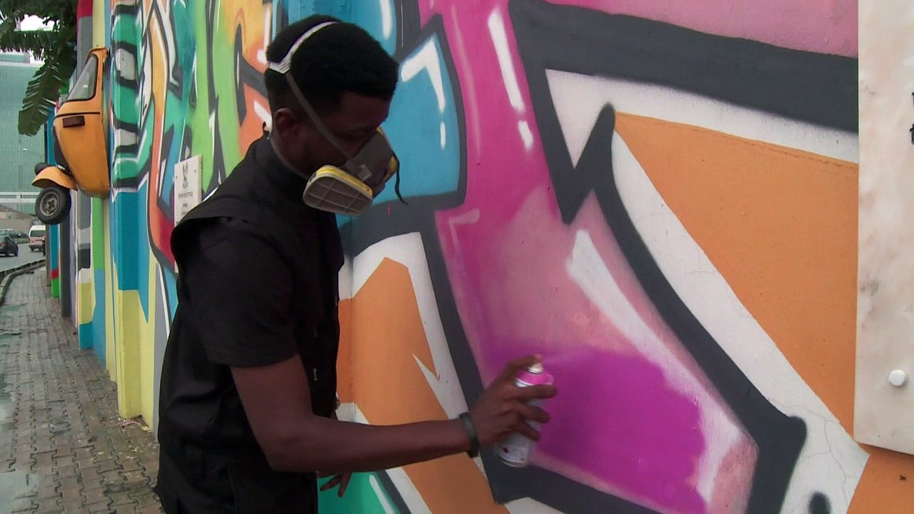 Sprayer machen Lagos bunt