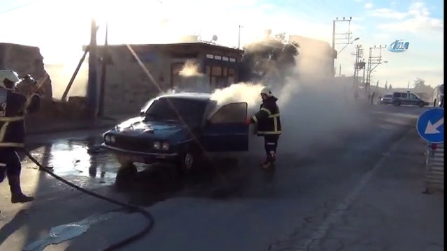 Kırmızı Işıkta Duran Araç Alev Aldı