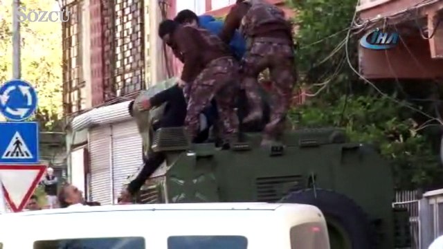 Cezaevi firarisi polisi görünce ailesini rehin aldı