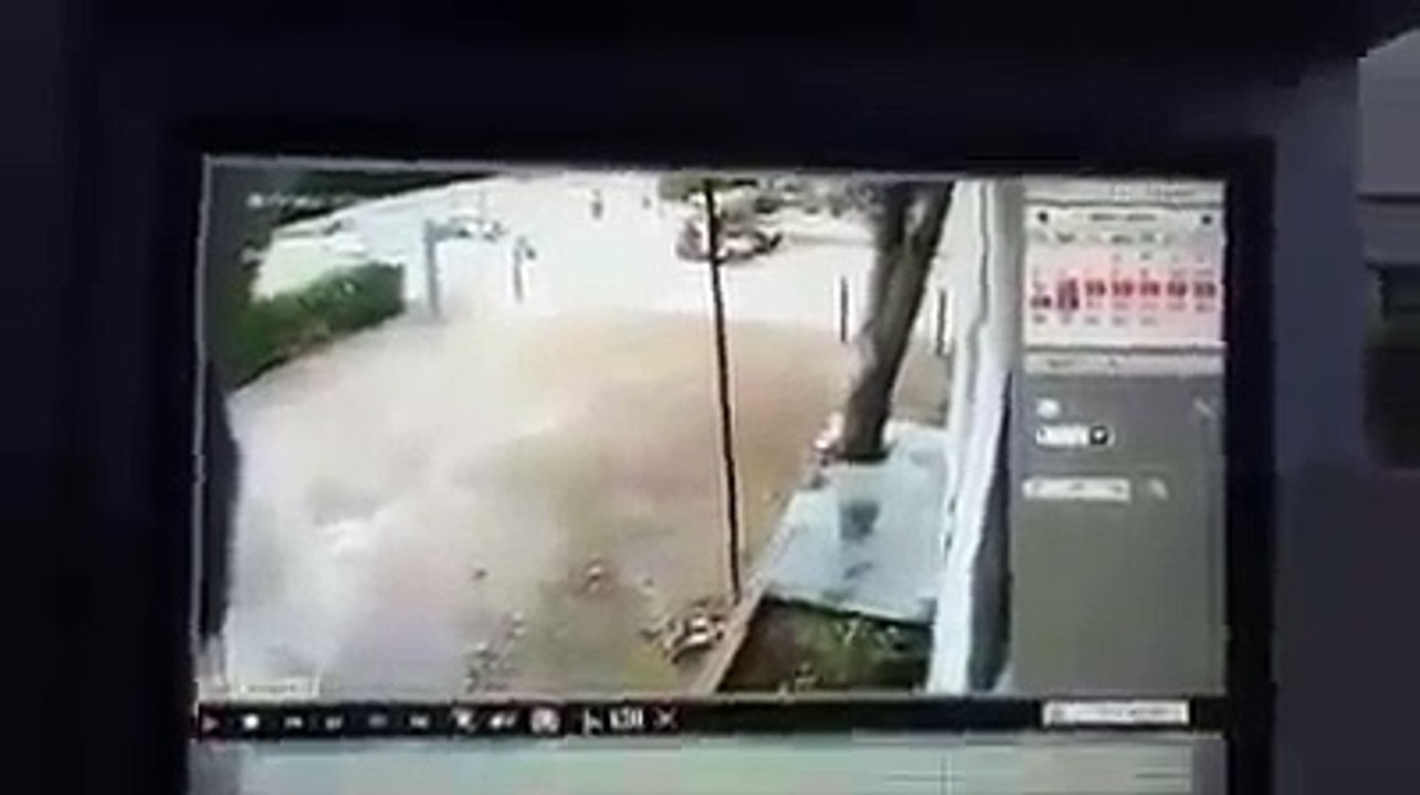 Woh Kehtay Hein Na Jisay ALLAH Rakhay Usay Kon Chakhay