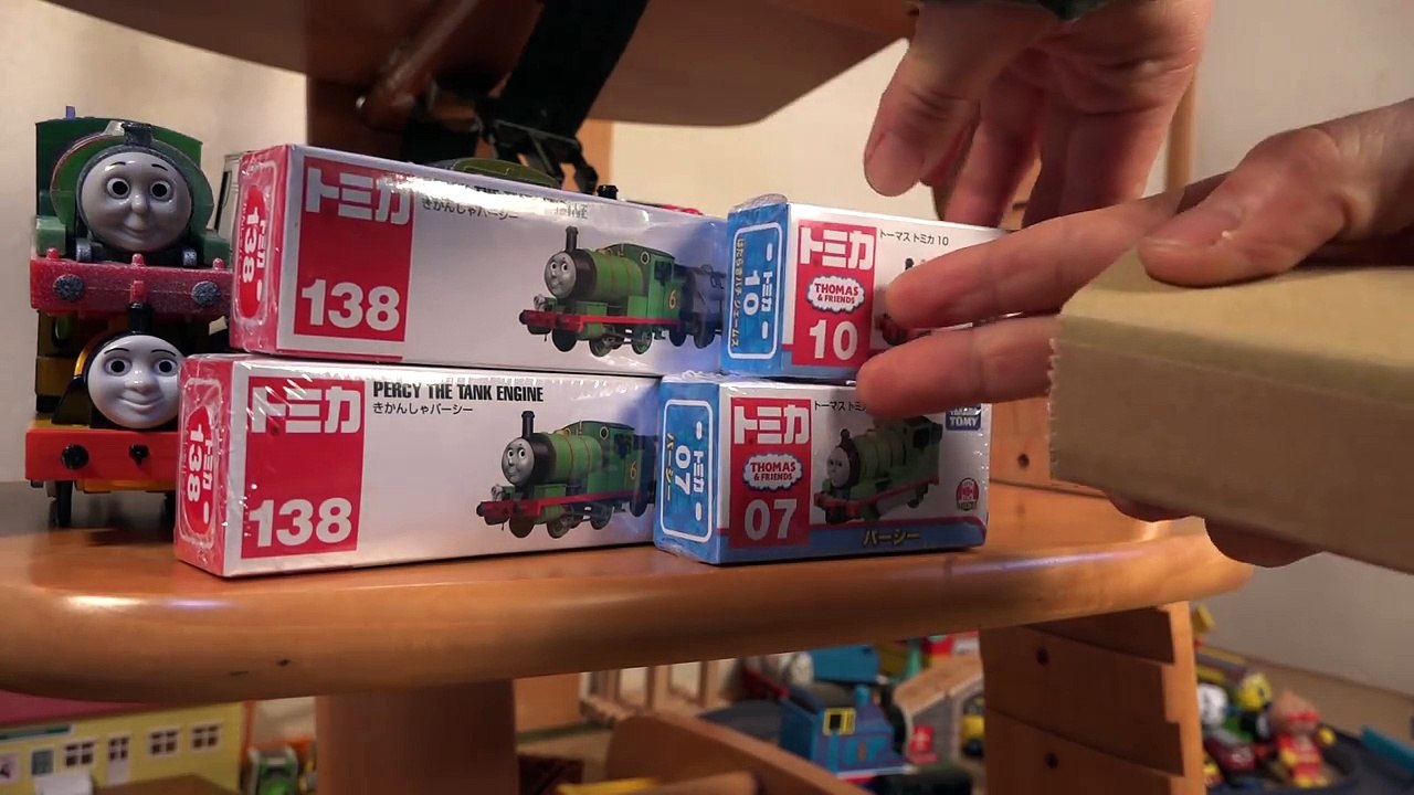 トーマストミカ　きかんしゃパーシー・はたらきばちジェームス・パーシー・ペンキトーマス、トーマスバス 　Tomica Thomas Percy