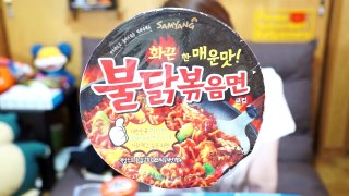【激辛】韓国の激辛プルダック麺にチャレンジ！불닭볶음면【The Fire Noodle Challenge】-rSf_D4ULQAo