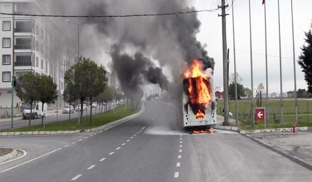 İşçi servisi alev aldı, faciadan kıl payı dönüldü