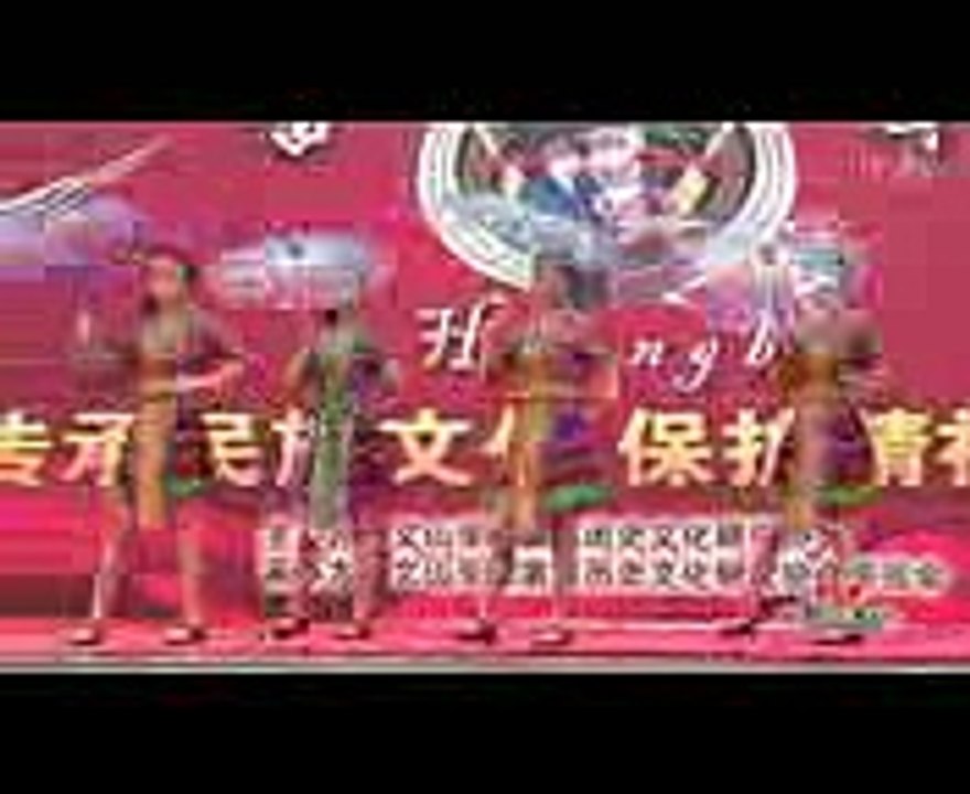 Ntxhais Hmoob Paj Tawg Lag Yeeb Yam 苗家美 - 红河卫校学生演出