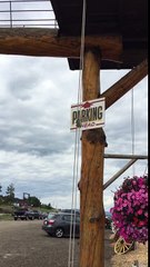 Futée cette chèvre actionne un mécanisme pour manger !