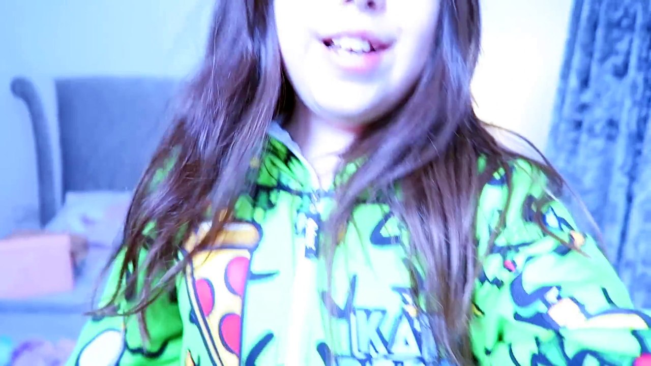 KATY PERRY GAVE ME THIS - 12 DAYS OF CHRISTMAS (DAY 5) By Sophia Grace