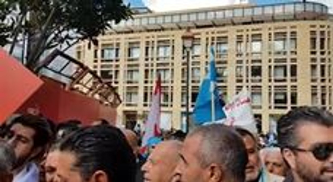 Hariri Supporters Take to Streets in Beirut as He Returns and Puts Resignation on Hold