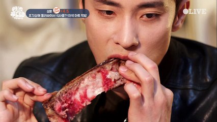 조각상에 둘러싸인 조각상(?) 성훈의 5cm 티본스테이크 먹방!
