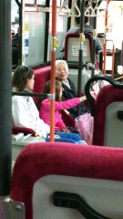 En discussion avec une dame japonaise dans un bus à Kyoto