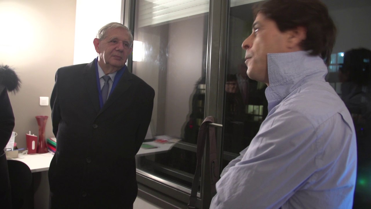 Jacques Mézard rencontre les résidents de la pension de famille "Les Marronniers" - Emmaüs