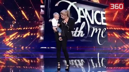 Momenti epik në "Dance With Me": Vogëlushi i prek gjoksin Alketa Vejsiut në mes të skenës (360video)