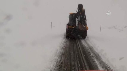 Karda Mahsur Kalan İki Çoban ve Sürü Kurtarıldı