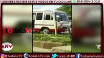 Motociclista le da duro a chófer de autobús-Al Rojo Vivo-Video
