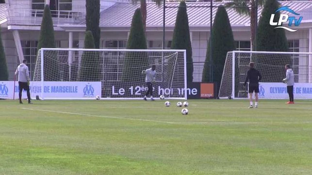 A l'entraînement avec... Mandanda et Pelé !