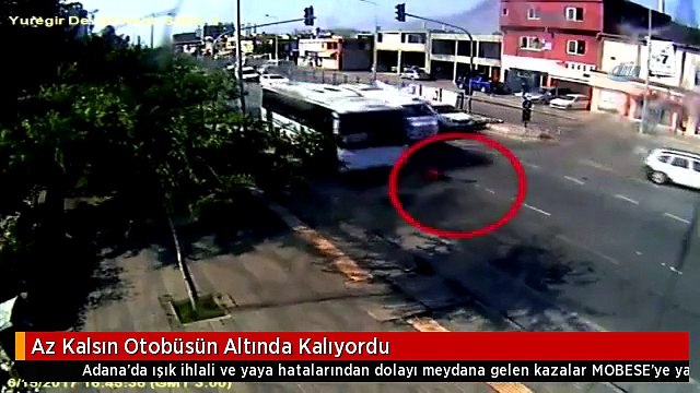 Az Kalsın Otobüsün Altında Kalıyordu