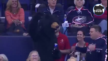 Buz Hokeyi Turnuvası'nda Kendinden Geçen Taraftar