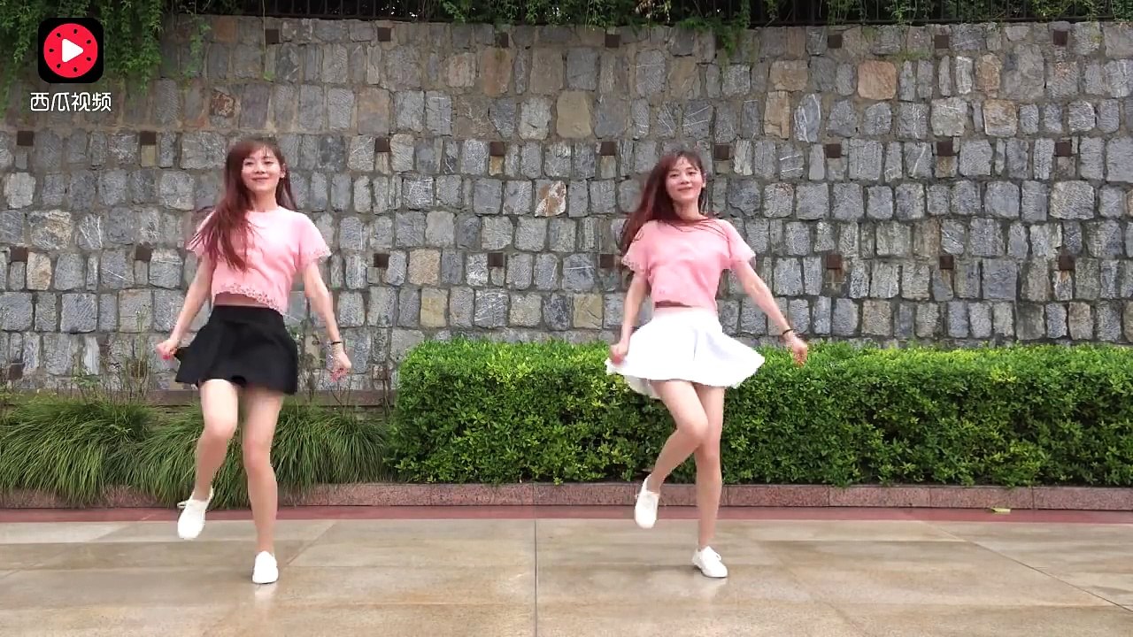 小君广场舞 鬼步舞 妹妹不哭dj