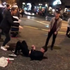 On s’amuse bien dans la rue le samedi soir à Glasgow