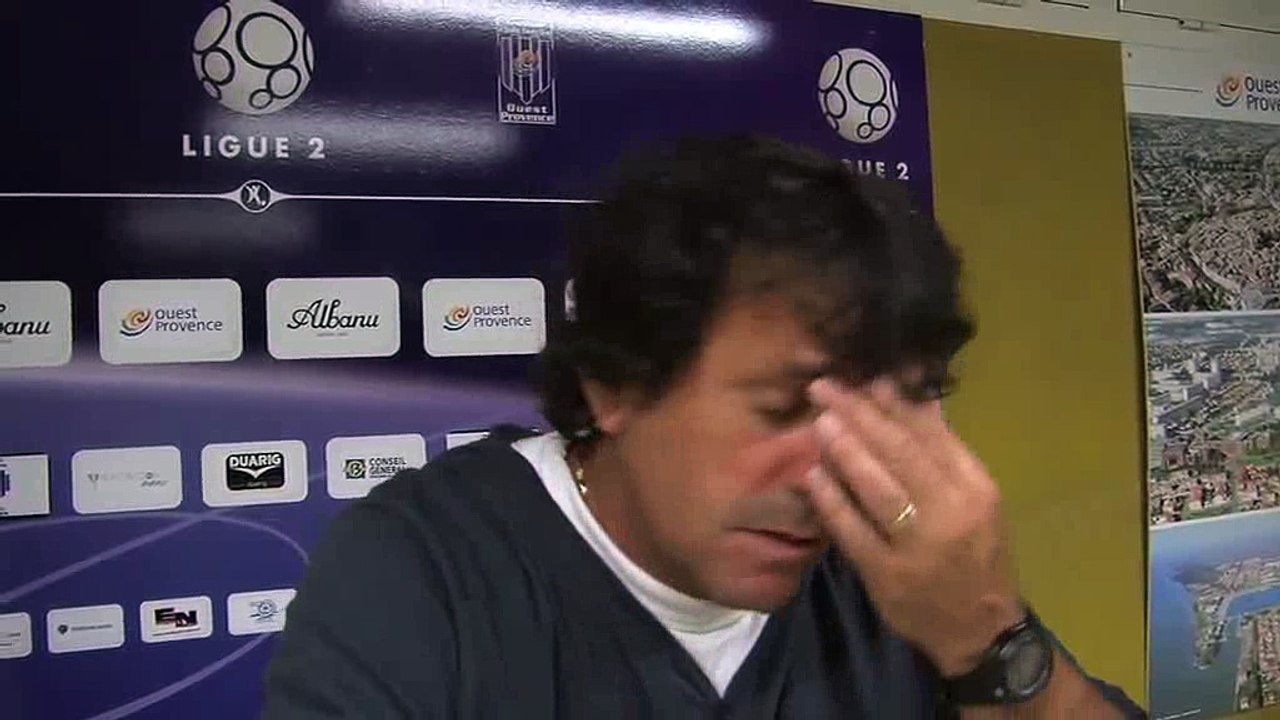 L'entraineur du FC Istres José Pasqualétti est en colère. (Vidéo)