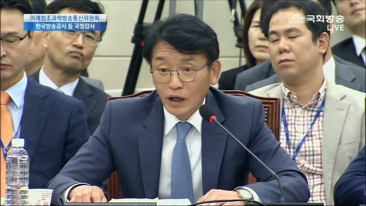 (발암주의)KBS사장 고대영, 국회의원들 개무시, 대놓고 비웃는 태도논란