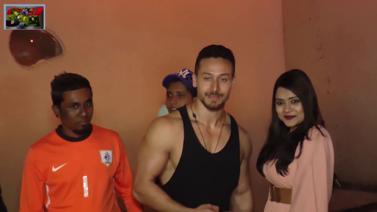 FULL ENTERTAINMENT  ACTRESS