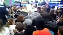 هجوم مردم به فروشگاه ها در روسیه و امریکا Black Friday