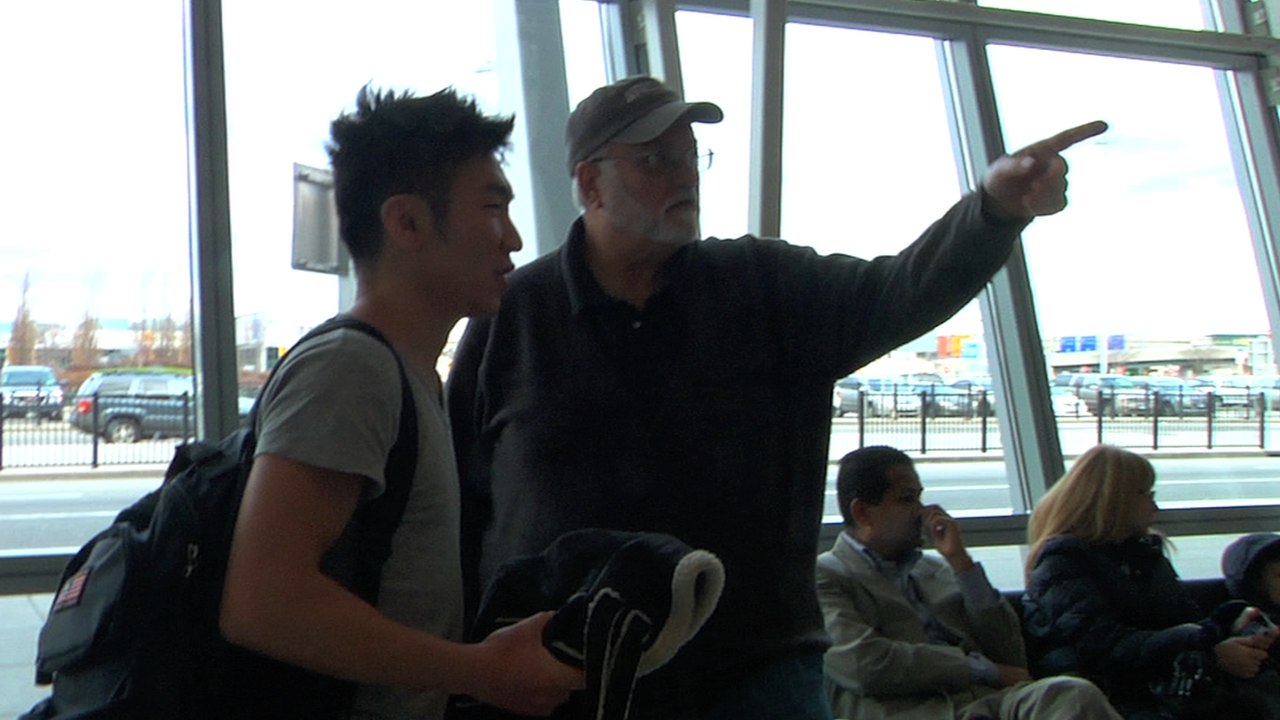 A Korean Adoptee Returned To Korea Three Years After Meeting His Birth Mother