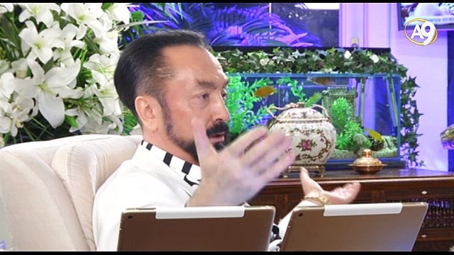 Dekolte karşıtlığının kadına çok ilkel bir bakış açısında oluyor. Sadece kadın değil çocukları da baskı altına alıyor