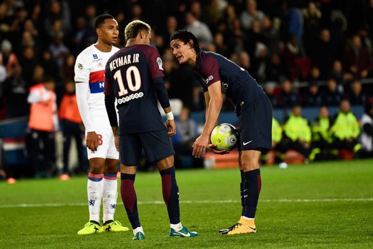 Daniel Alves enterre le clash entre Cavani et Neymar