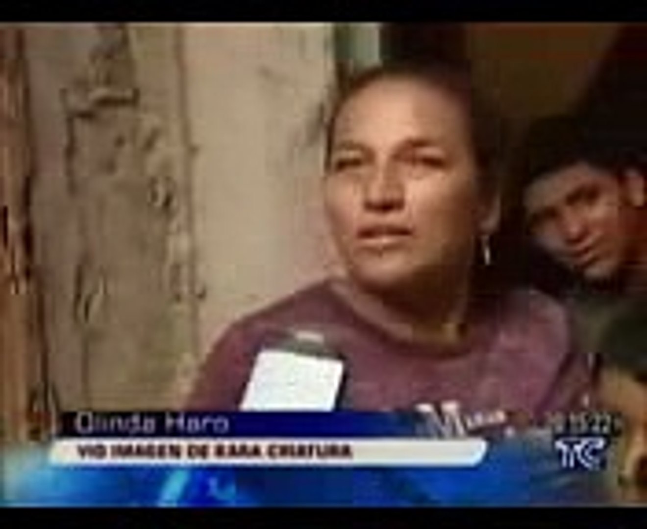 Menino filma estranho ser no Equador.